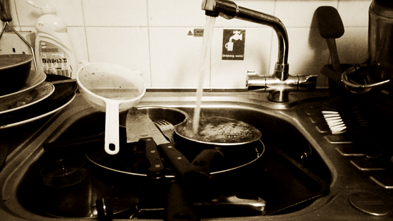 Помой посуду